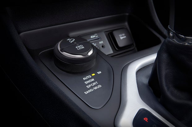 4x4 controls vary from vehicle to vehicle, as some employ levers while others have buttons and dials, such as this system found on the Jeep Cherokee.